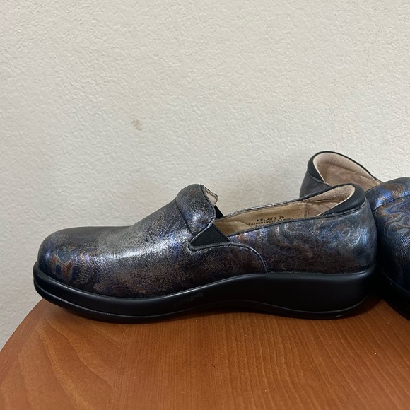 Alegria Women's Sz 8-8.5/EU38 Multicolor Black/Blue Leather PG Lite Loafer Swirl - Picture 3 of 11
